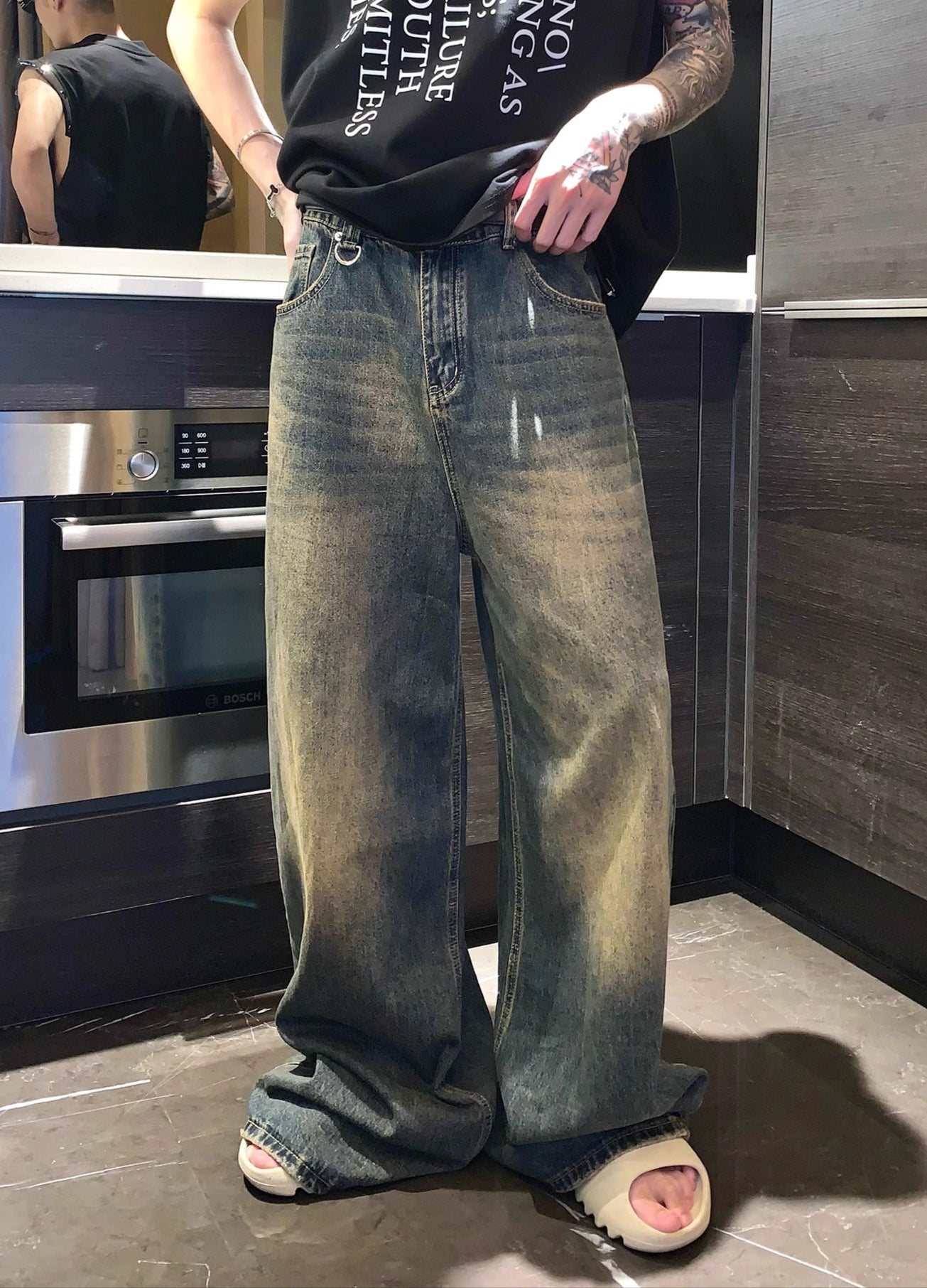 Dirty-Wash Wide-Leg Graffiti Denim – Vintage Grunge Baggy Jeans