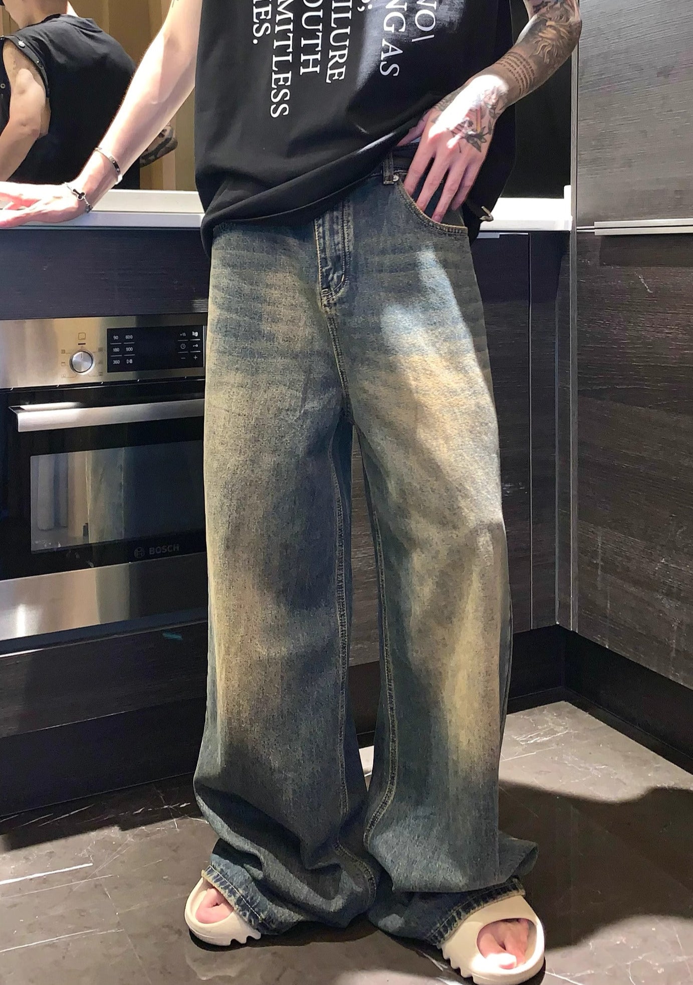 Dirty-Wash Wide-Leg Graffiti Denim – Vintage Grunge Baggy Jeans