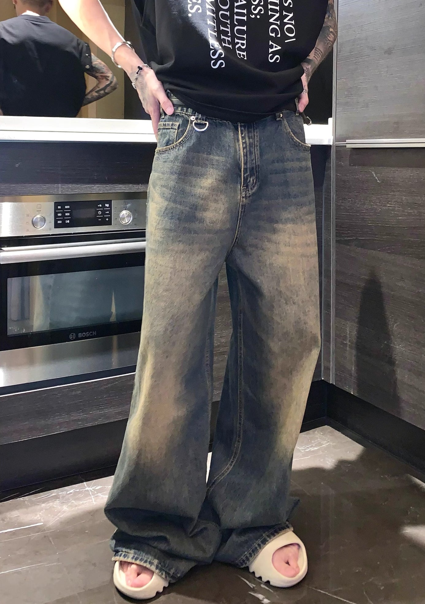 Dirty-Wash Wide-Leg Graffiti Denim – Vintage Grunge Baggy Jeans