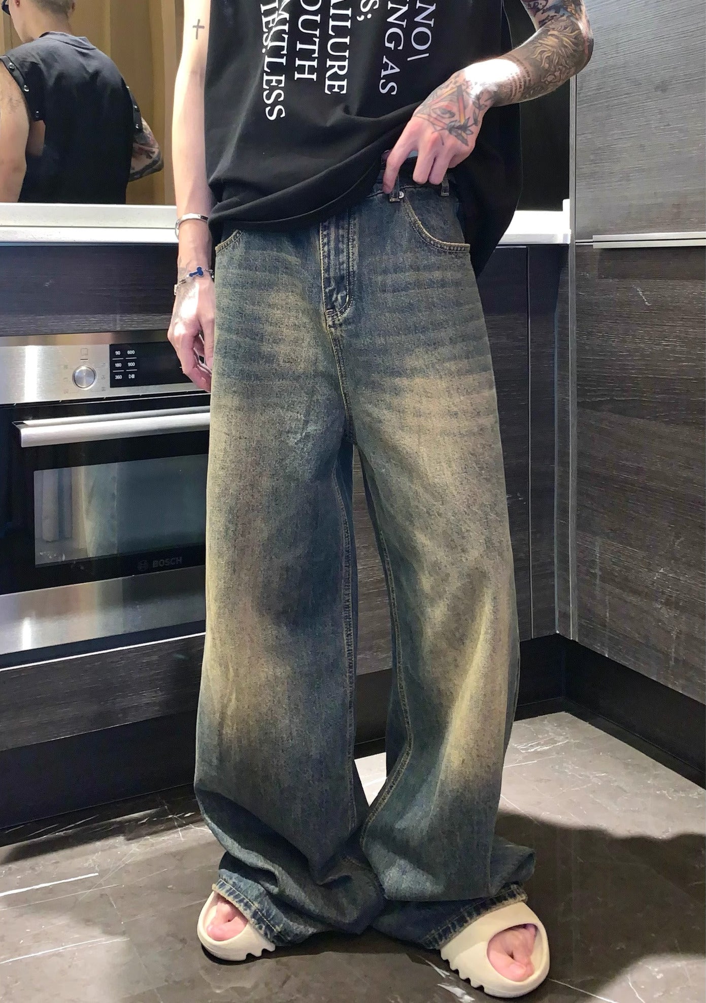 Dirty-Wash Wide-Leg Graffiti Denim – Vintage Grunge Baggy Jeans