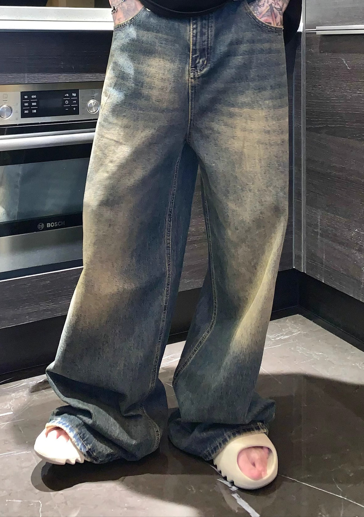 Dirty-Wash Wide-Leg Graffiti Denim – Vintage Grunge Baggy Jeans