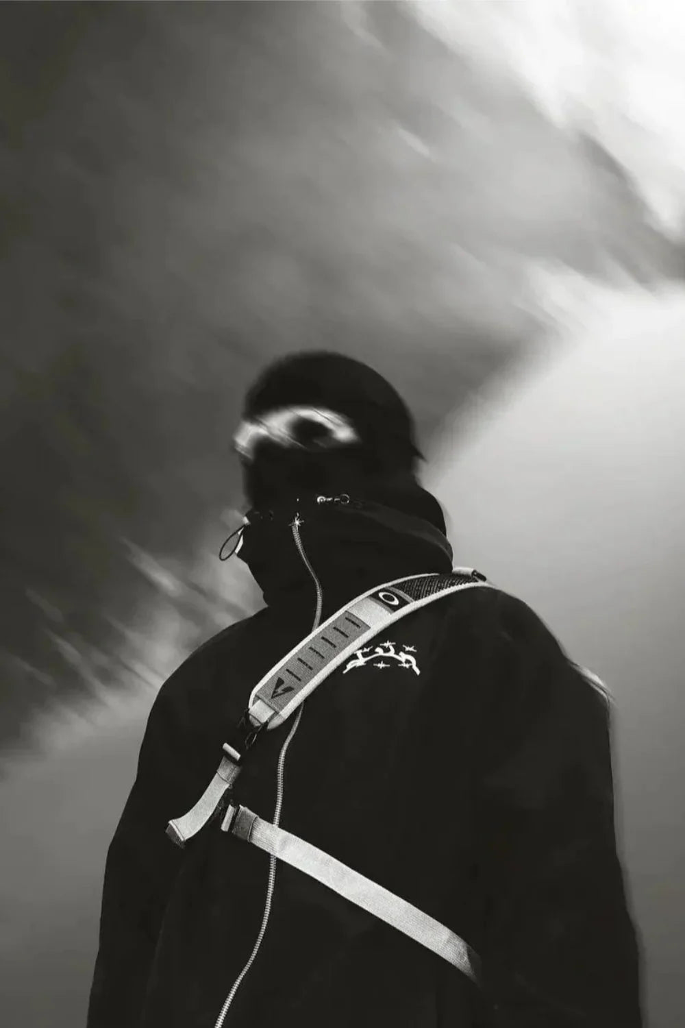 GHOSTFRAME WINDBREAKER – Lighttech Zip Shell