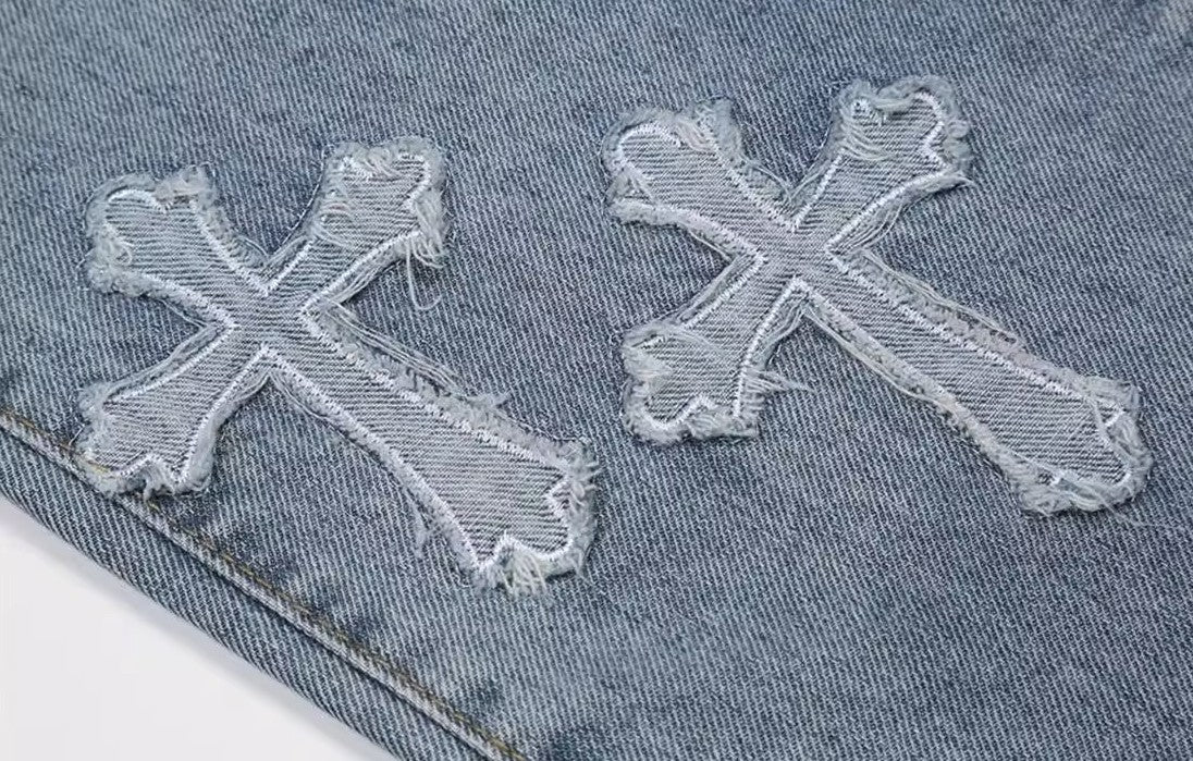 Baggy Cross-Patch Denim – Streetwear Statement Jeans