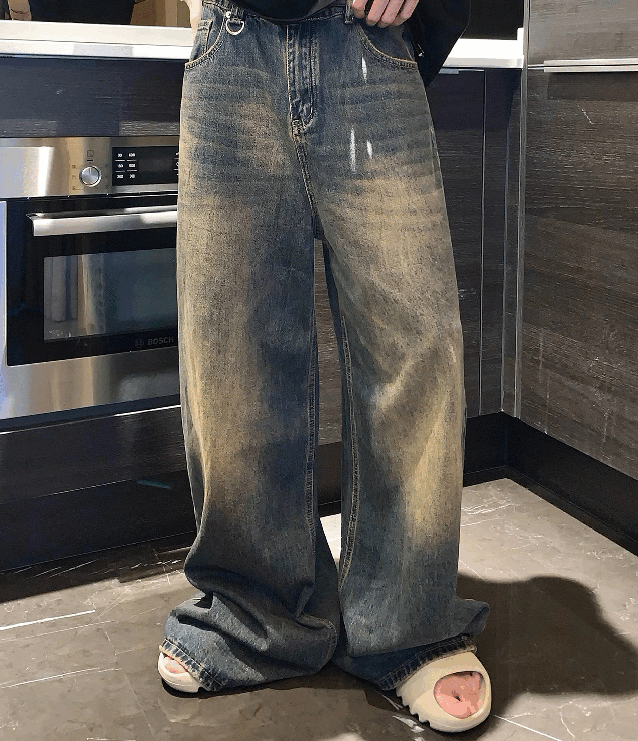 Dirty-Wash Wide-Leg Graffiti Denim – Vintage Grunge Baggy Jeans